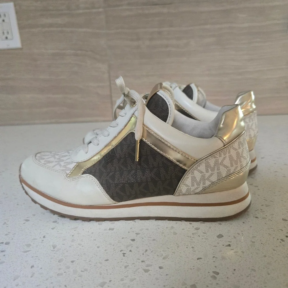 Michael Kors Allie Stride Sneakers Womems 8 White Brown Gold Logo SG19H